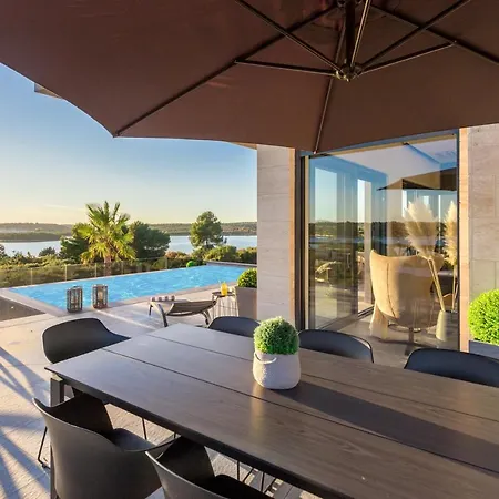 Vie Villa *